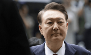 尹锡悦拒捕细节曝光！仅身着内衣躺地，与特检组对峙超两小时